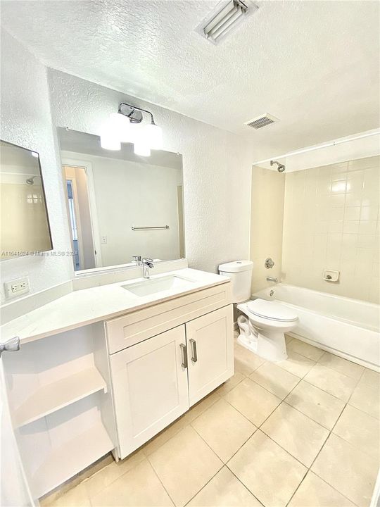 Active With Contract: $1,850 (1 beds, 1 baths, 878 Square Feet)