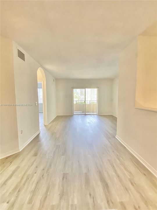 Active With Contract: $1,850 (1 beds, 1 baths, 878 Square Feet)