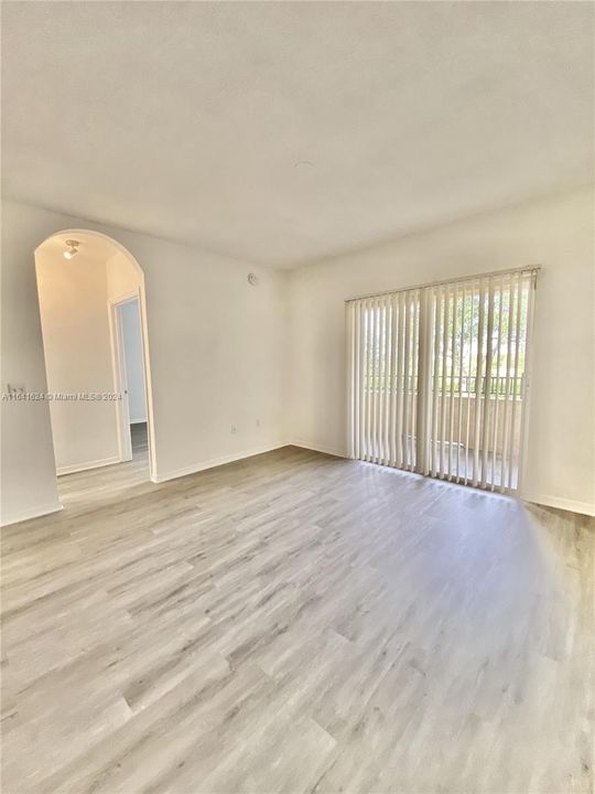 Active With Contract: $1,850 (1 beds, 1 baths, 878 Square Feet)