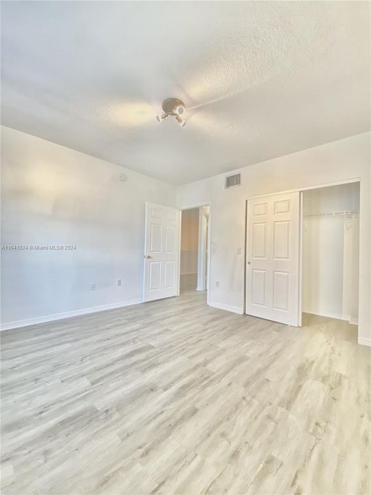 Active With Contract: $1,850 (1 beds, 1 baths, 878 Square Feet)