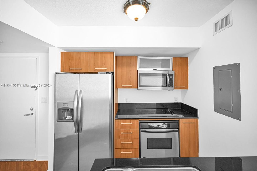 Recently Rented: $2,400 (1 beds, 1 baths, 657 Square Feet)