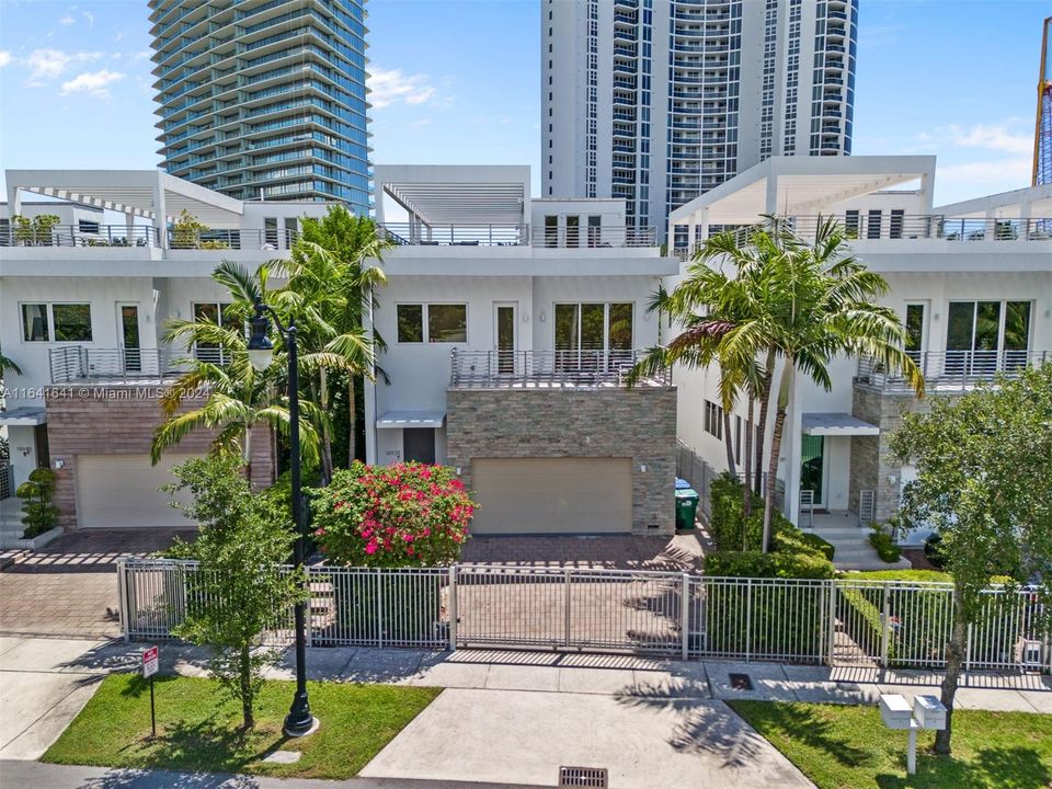 For Sale: $2,950,000 (5 beds, 4 baths, 3156 Square Feet)