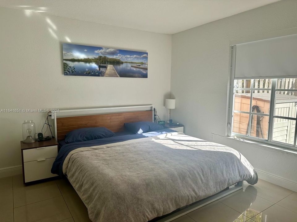 Active With Contract: $2,150 (1 beds, 1 baths, 810 Square Feet)