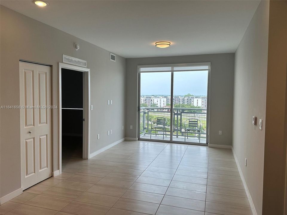 Active With Contract: $1,462 (2 beds, 2 baths, 851 Square Feet)