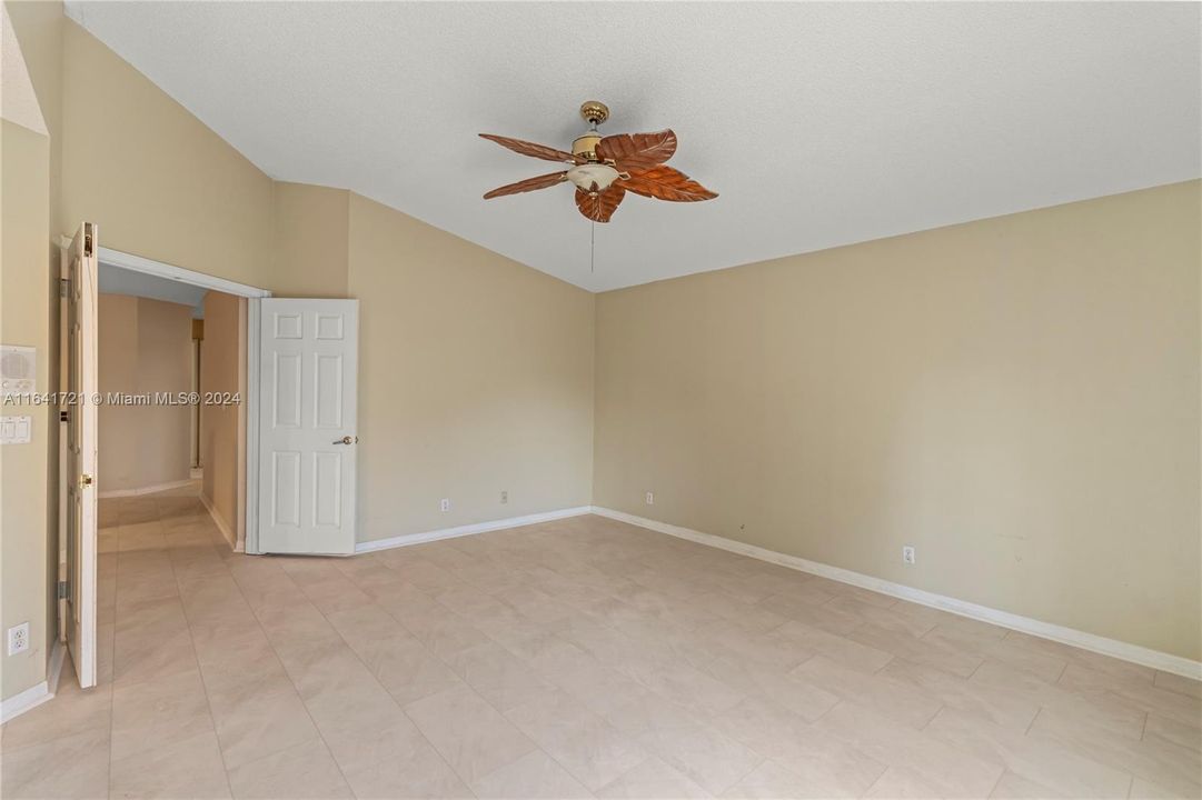 Recently Rented: $4,500 (4 beds, 3 baths, 2587 Square Feet)