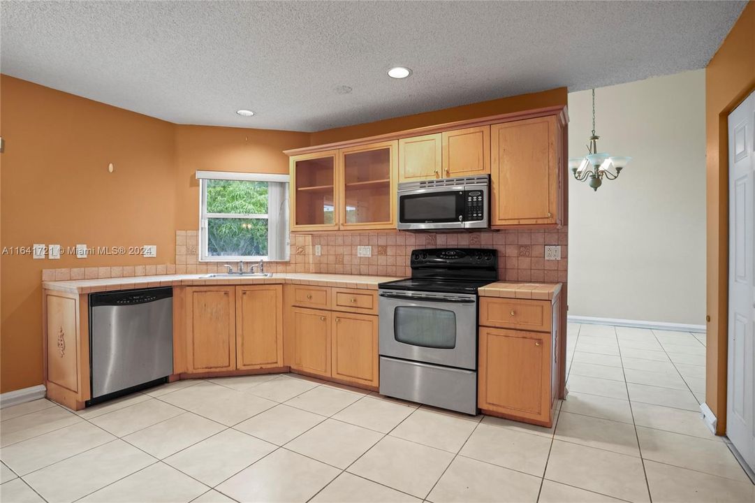 Recently Rented: $4,500 (4 beds, 3 baths, 2587 Square Feet)