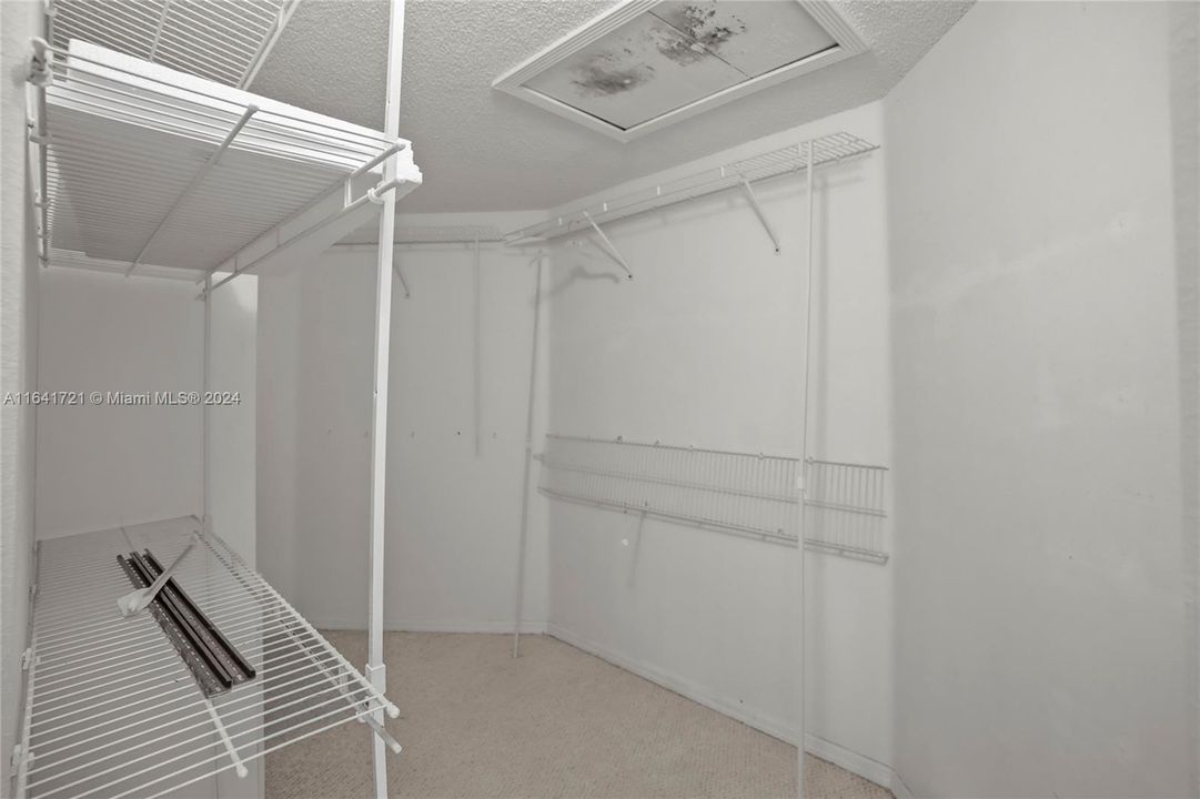 Recently Rented: $4,500 (4 beds, 3 baths, 2587 Square Feet)