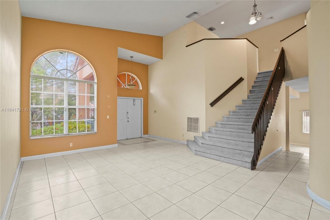 Recently Rented: $4,500 (4 beds, 3 baths, 2587 Square Feet)