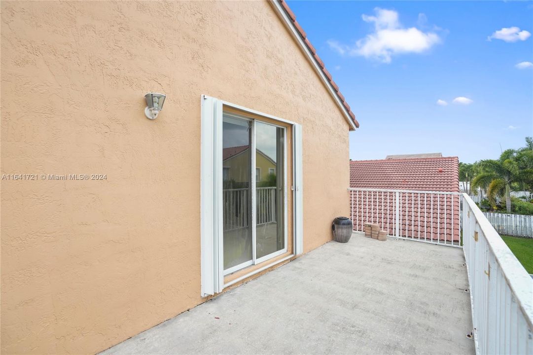 Recently Rented: $4,500 (4 beds, 3 baths, 2587 Square Feet)