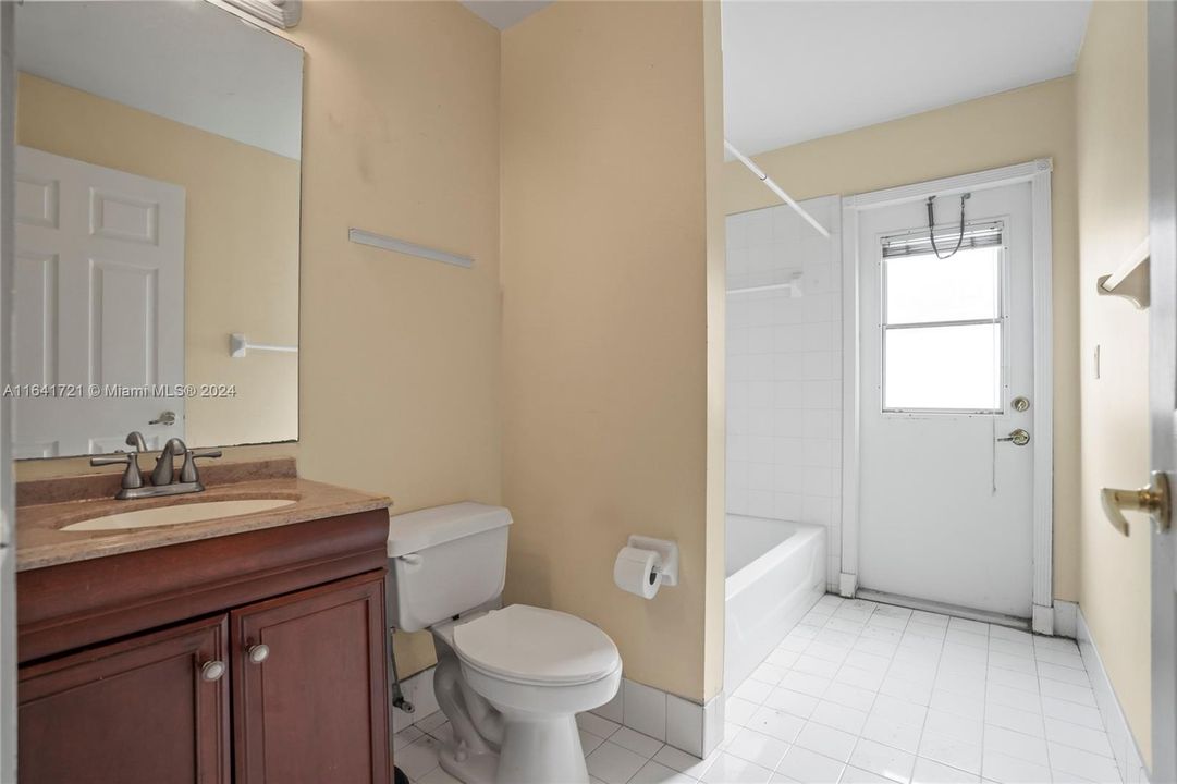 Recently Rented: $4,500 (4 beds, 3 baths, 2587 Square Feet)