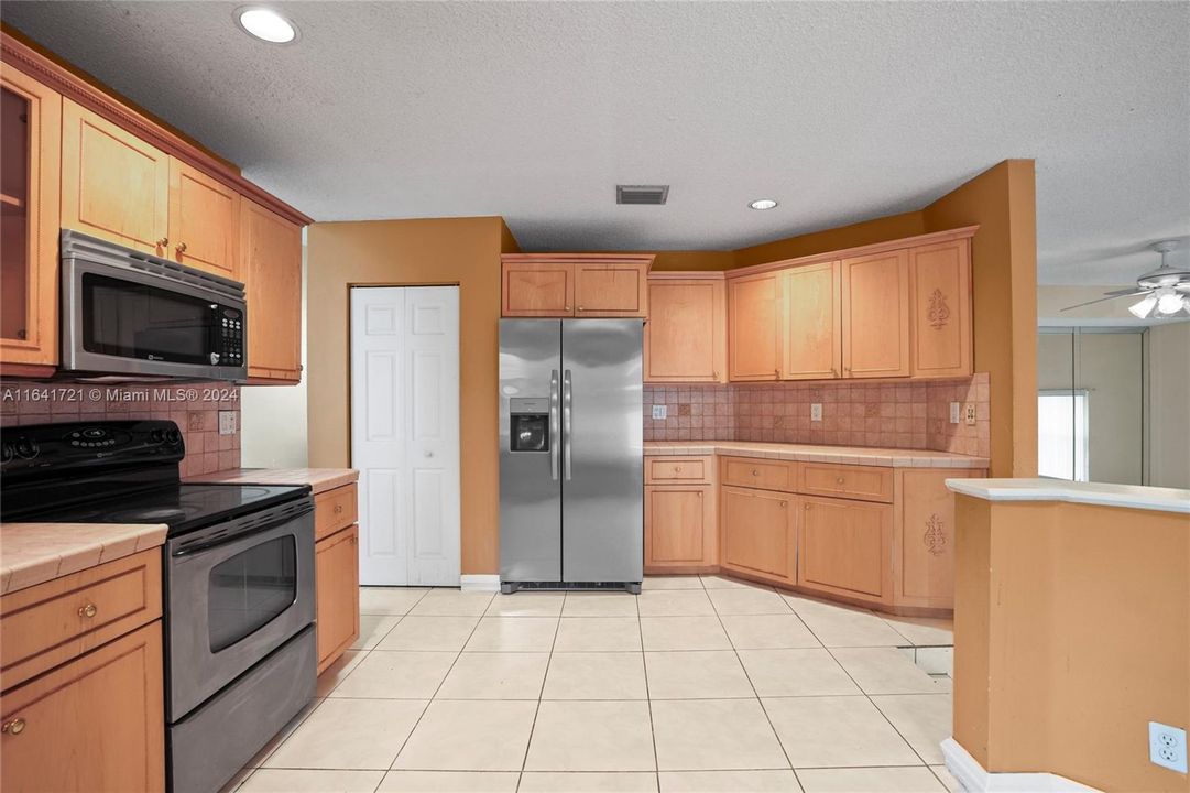 Recently Rented: $4,500 (4 beds, 3 baths, 2587 Square Feet)