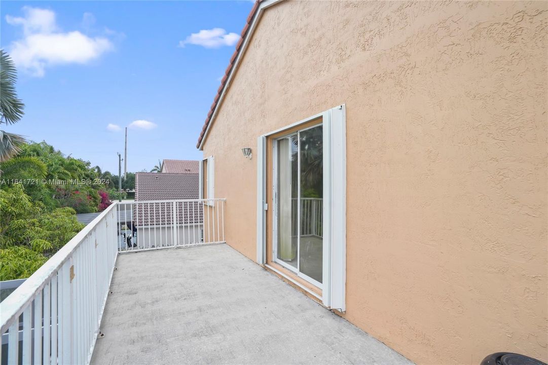 Recently Rented: $4,500 (4 beds, 3 baths, 2587 Square Feet)