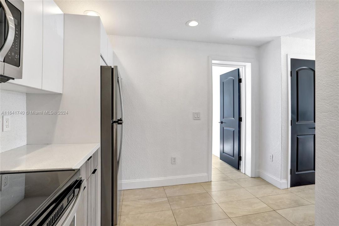 Recently Rented: $1,975 (1 beds, 1 baths, 3009 Square Feet)