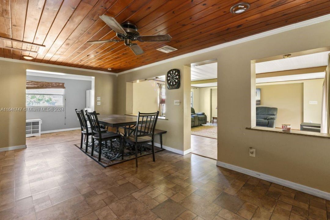 Недавно продано: $293,000 (2 спален, 3 ванн, 1506 Квадратных фут)