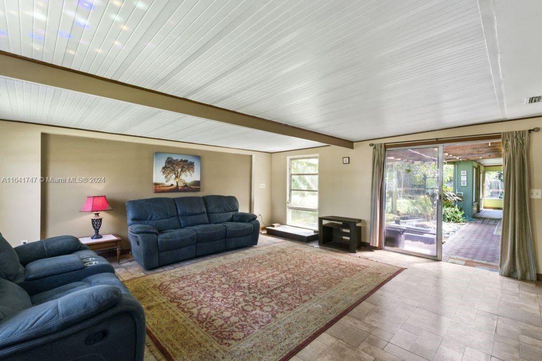 Недавно продано: $293,000 (2 спален, 3 ванн, 1506 Квадратных фут)