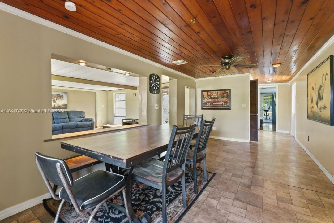 Недавно продано: $293,000 (2 спален, 3 ванн, 1506 Квадратных фут)