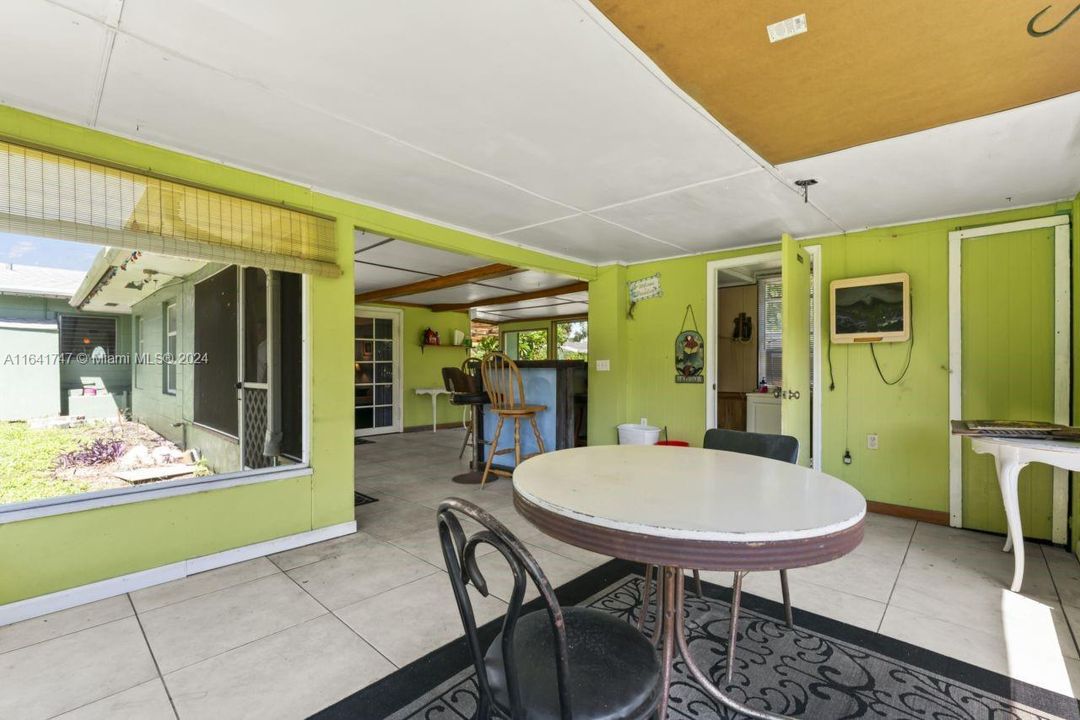 Недавно продано: $293,000 (2 спален, 3 ванн, 1506 Квадратных фут)