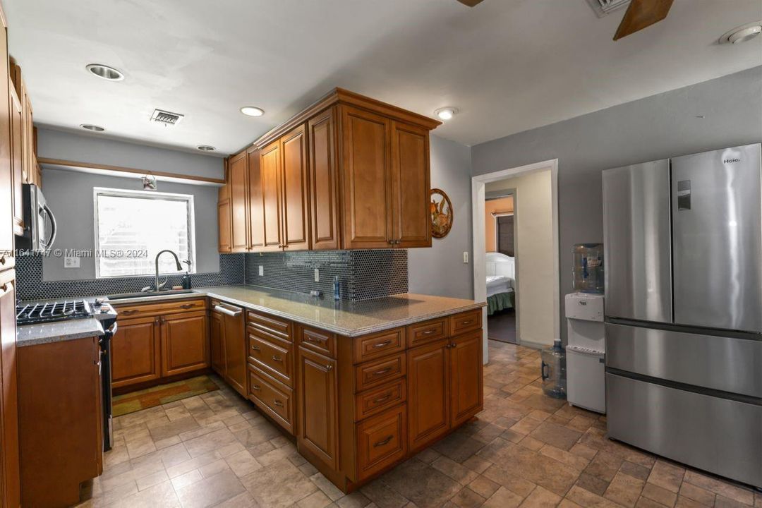 Недавно продано: $293,000 (2 спален, 3 ванн, 1506 Квадратных фут)