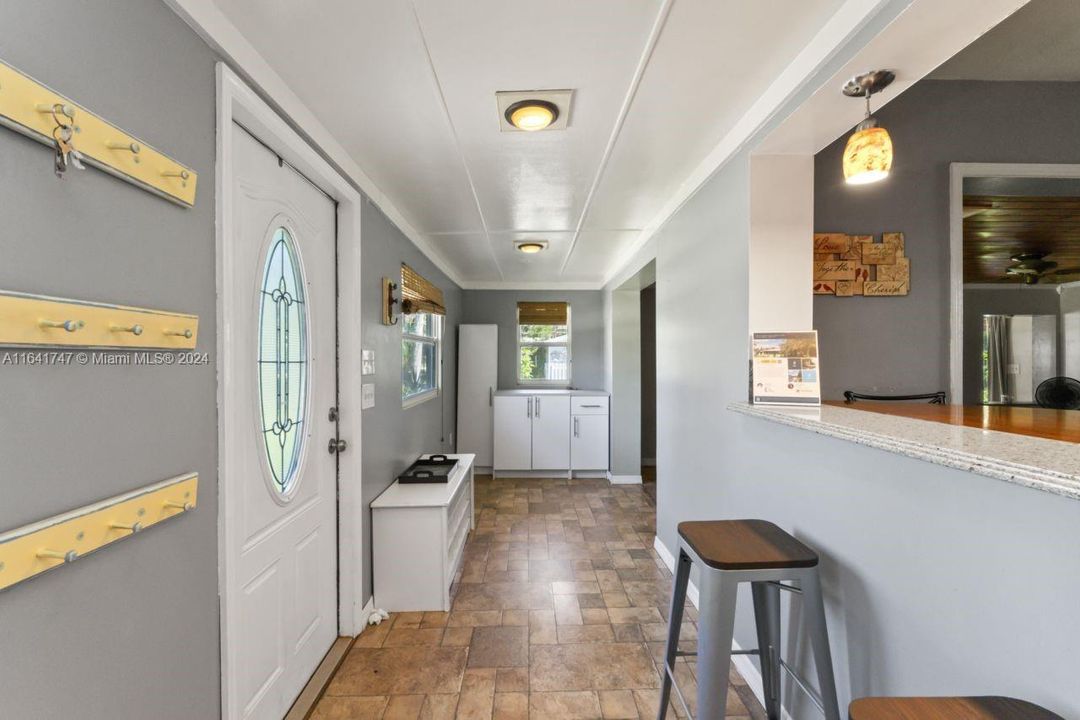 Недавно продано: $293,000 (2 спален, 3 ванн, 1506 Квадратных фут)