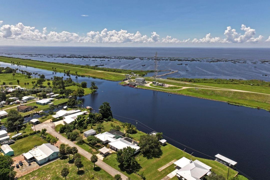 Недавно продано: $293,000 (2 спален, 3 ванн, 1506 Квадратных фут)