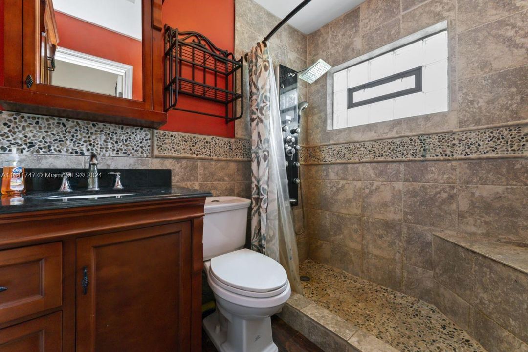 Недавно продано: $293,000 (2 спален, 3 ванн, 1506 Квадратных фут)