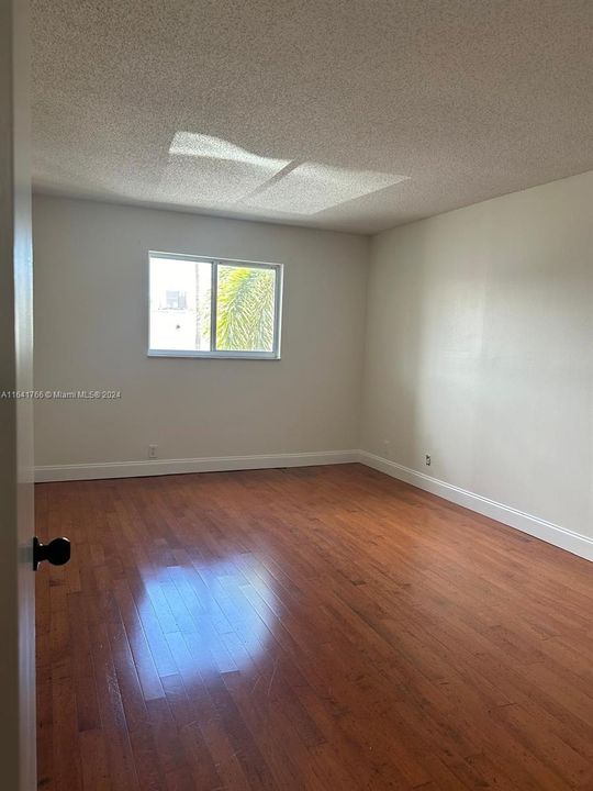 For Sale: $162,500 (1 beds, 1 baths, 675 Square Feet)