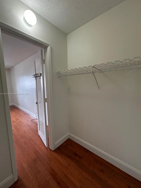 For Sale: $162,500 (1 beds, 1 baths, 675 Square Feet)