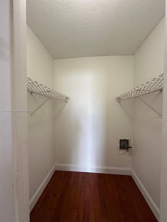 For Sale: $162,500 (1 beds, 1 baths, 675 Square Feet)