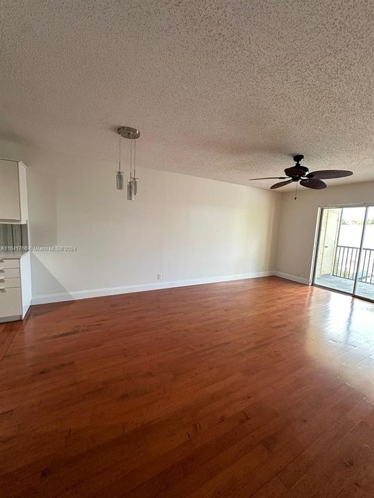 For Sale: $162,500 (1 beds, 1 baths, 675 Square Feet)