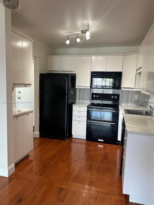 For Sale: $162,500 (1 beds, 1 baths, 675 Square Feet)