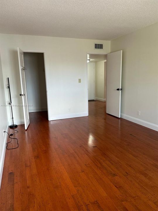 For Sale: $162,500 (1 beds, 1 baths, 675 Square Feet)