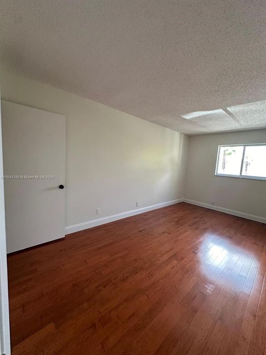 For Sale: $162,500 (1 beds, 1 baths, 675 Square Feet)