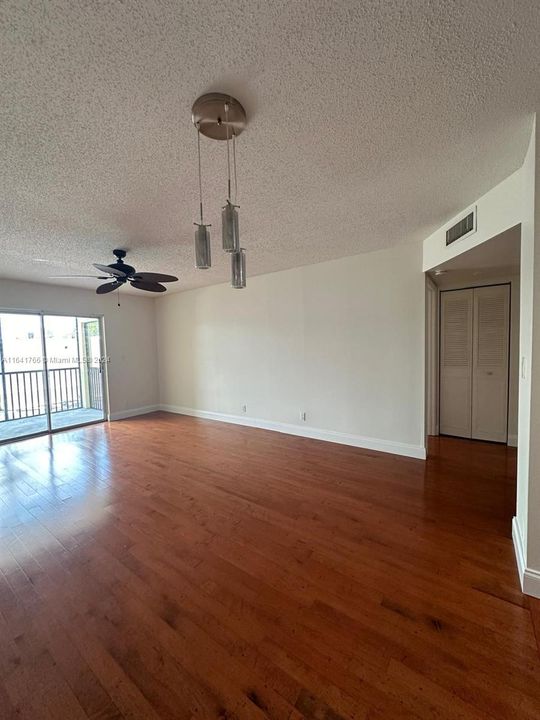 For Sale: $162,500 (1 beds, 1 baths, 675 Square Feet)