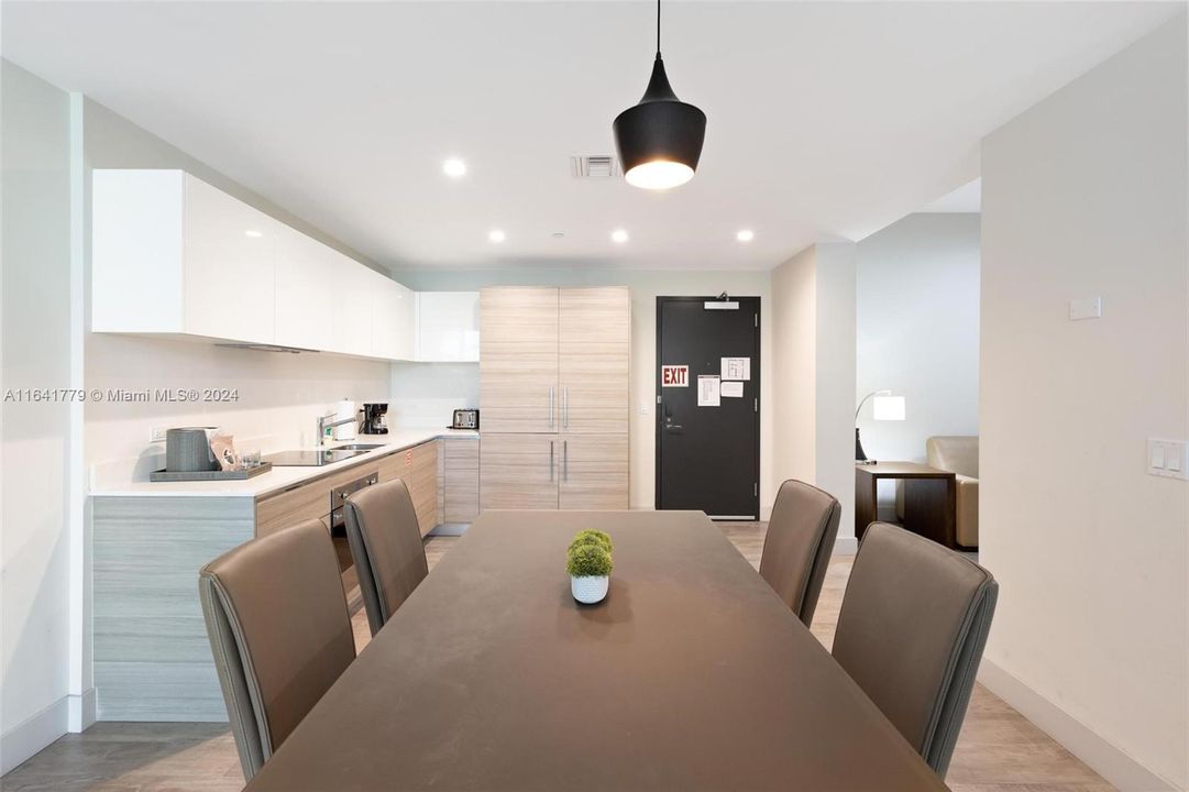 Recently Sold: $450,000 (2 beds, 1 baths, 822 Square Feet)