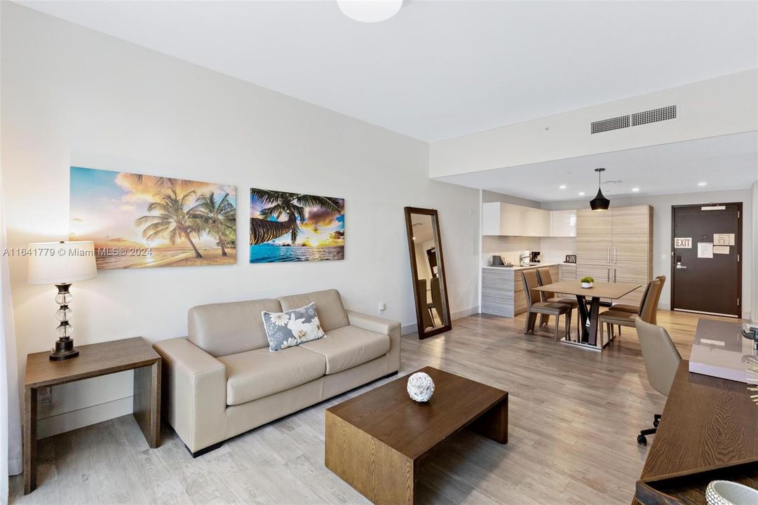 Recently Sold: $450,000 (2 beds, 1 baths, 822 Square Feet)