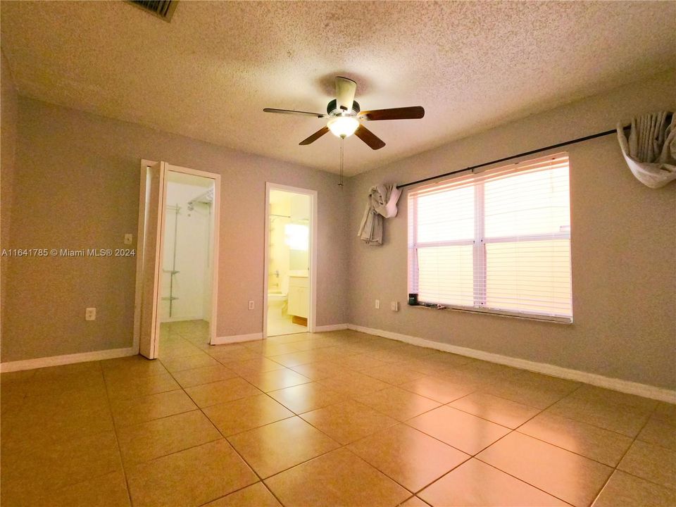 Active With Contract: $3,500 (4 beds, 2 baths, 1800 Square Feet)