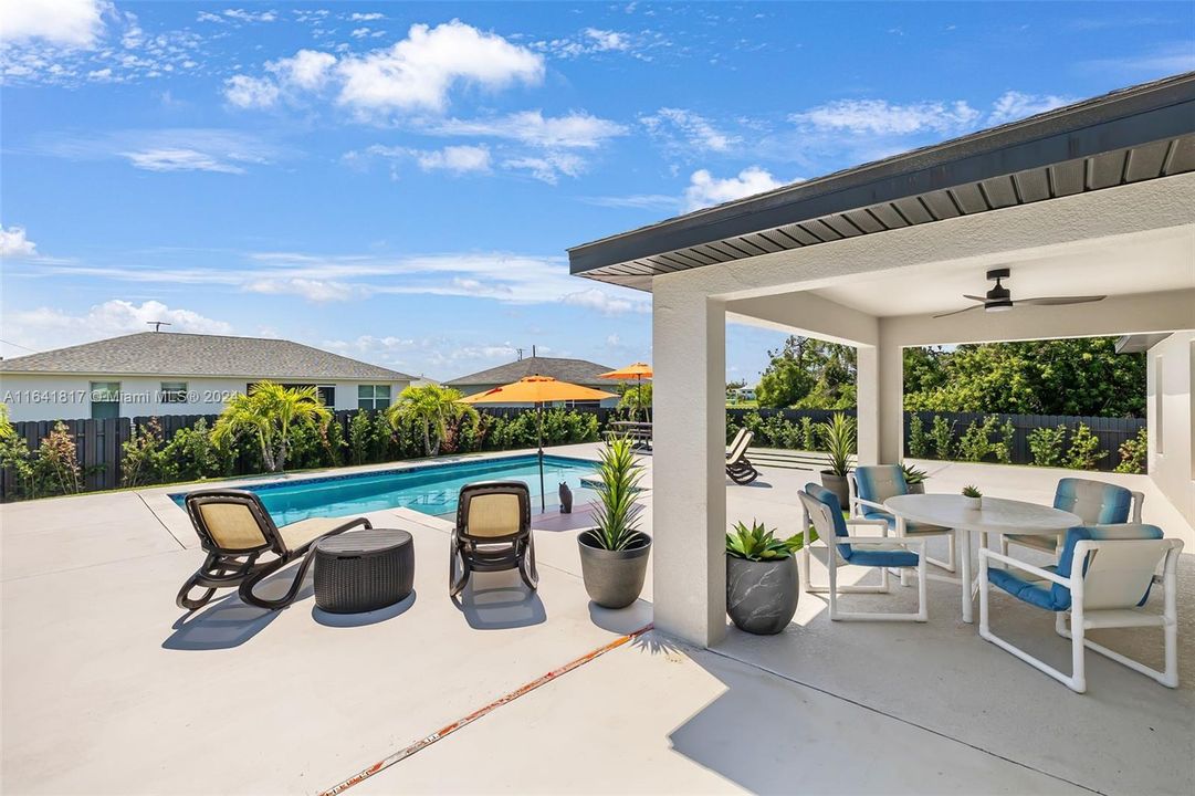 Recently Rented: $2,980 (3 beds, 2 baths, 1550 Square Feet)
