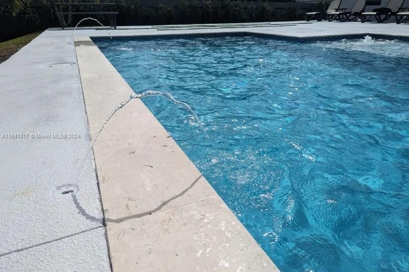 Recently Rented: $2,980 (3 beds, 2 baths, 1550 Square Feet)