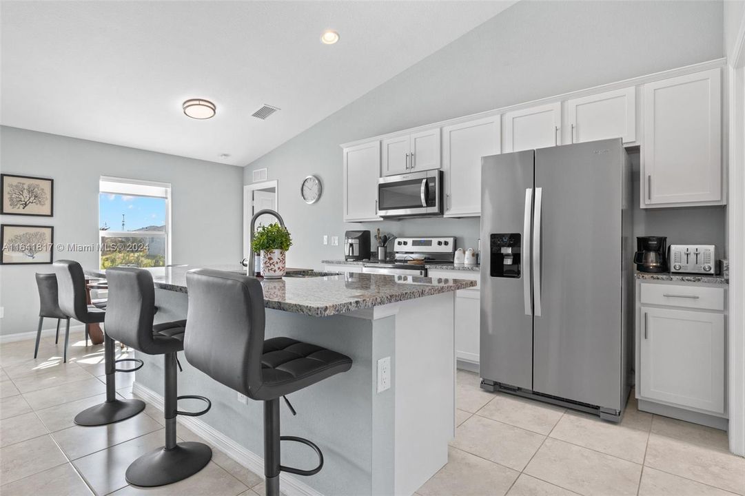 Recently Rented: $2,980 (3 beds, 2 baths, 1550 Square Feet)