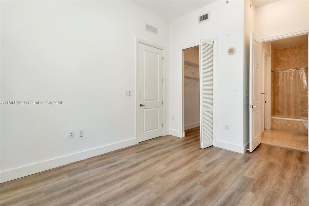 For Sale: $439,800 (1 beds, 1 baths, 697 Square Feet)