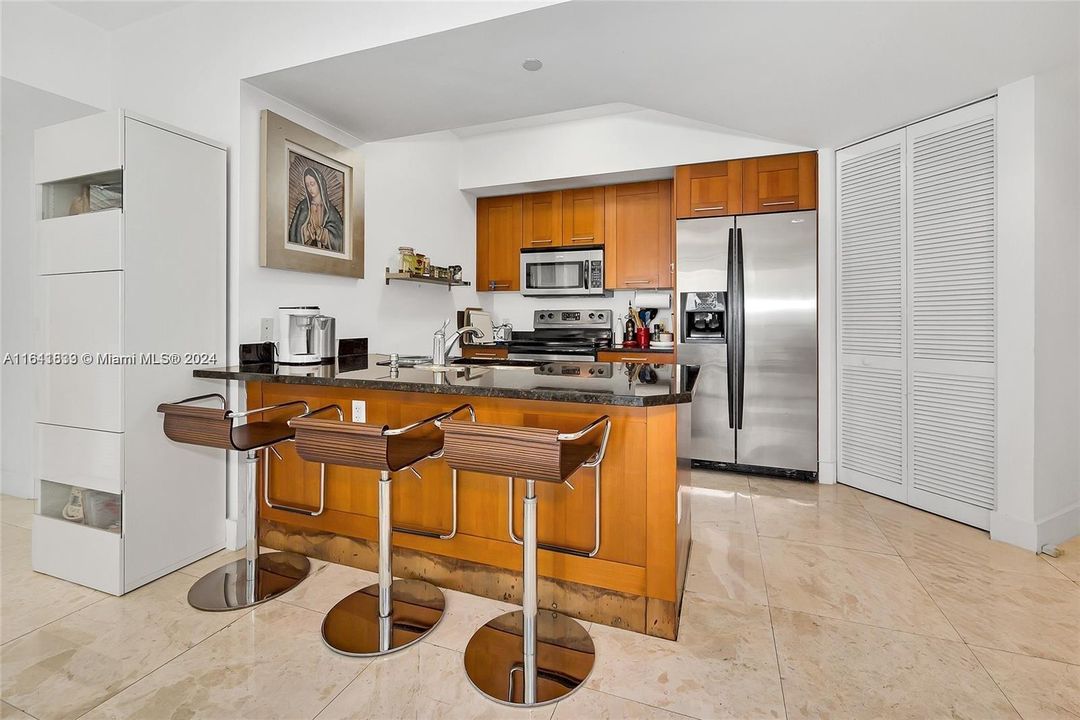 Active With Contract: $4,950 (3 beds, 2 baths, 1147 Square Feet)