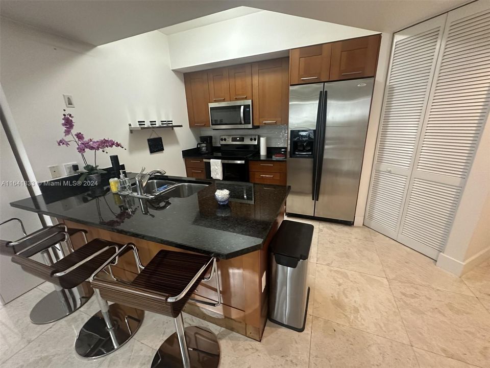 Active With Contract: $4,950 (3 beds, 2 baths, 1147 Square Feet)