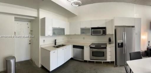 For Sale: $365,000 (1 beds, 1 baths, 644 Square Feet)