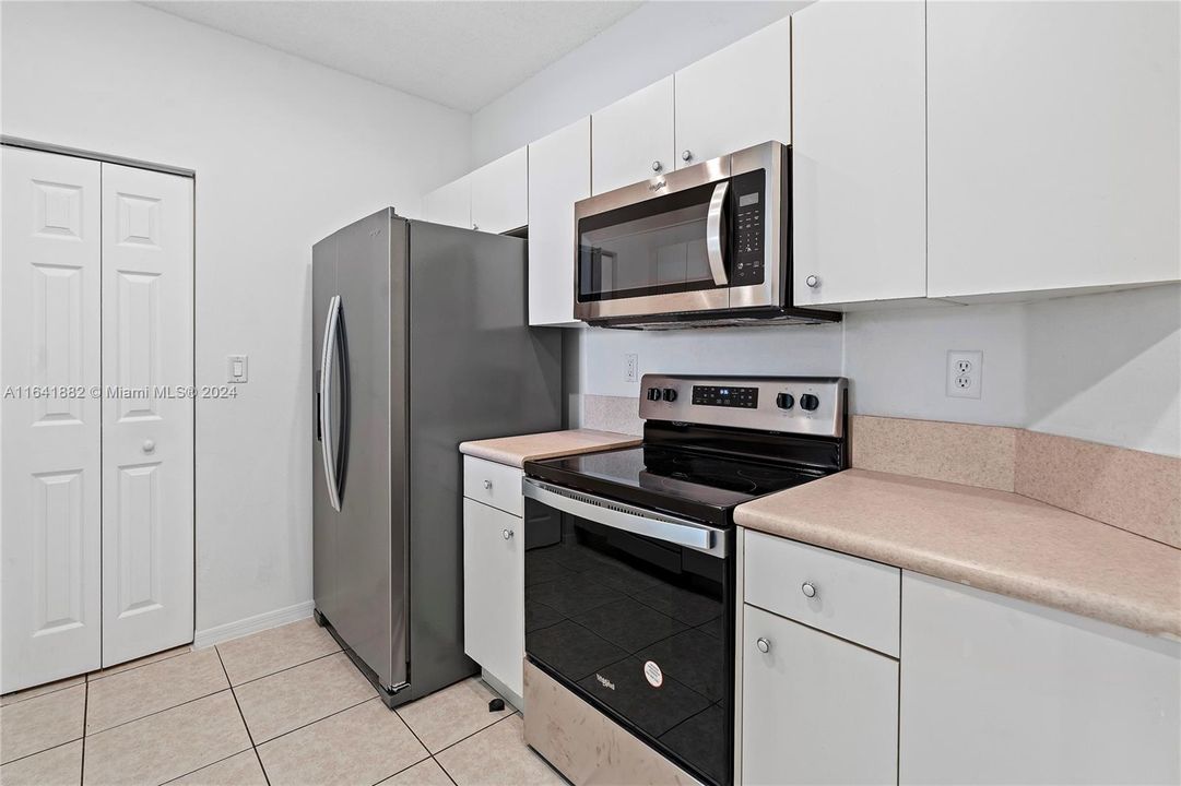 Active With Contract: $2,500 (4 beds, 3 baths, 1544 Square Feet)