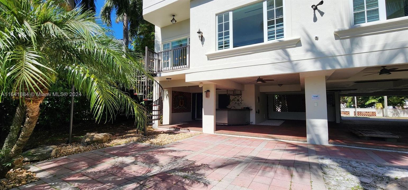 Active With Contract: $10,900 (4 beds, 3 baths, 4277 Square Feet)