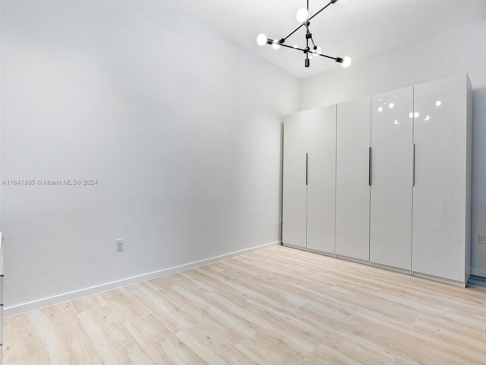 Active With Contract: $8,500 (2 beds, 2 baths, 1347 Square Feet)