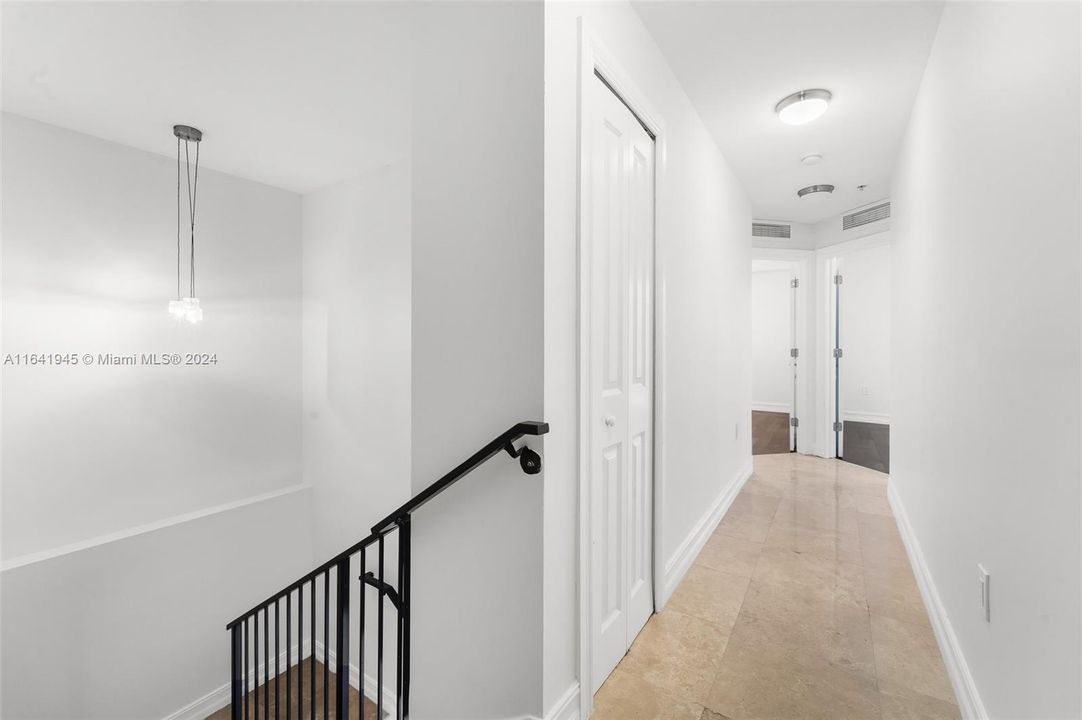 Recently Sold: $985,000 (3 beds, 3 baths, 1664 Square Feet)