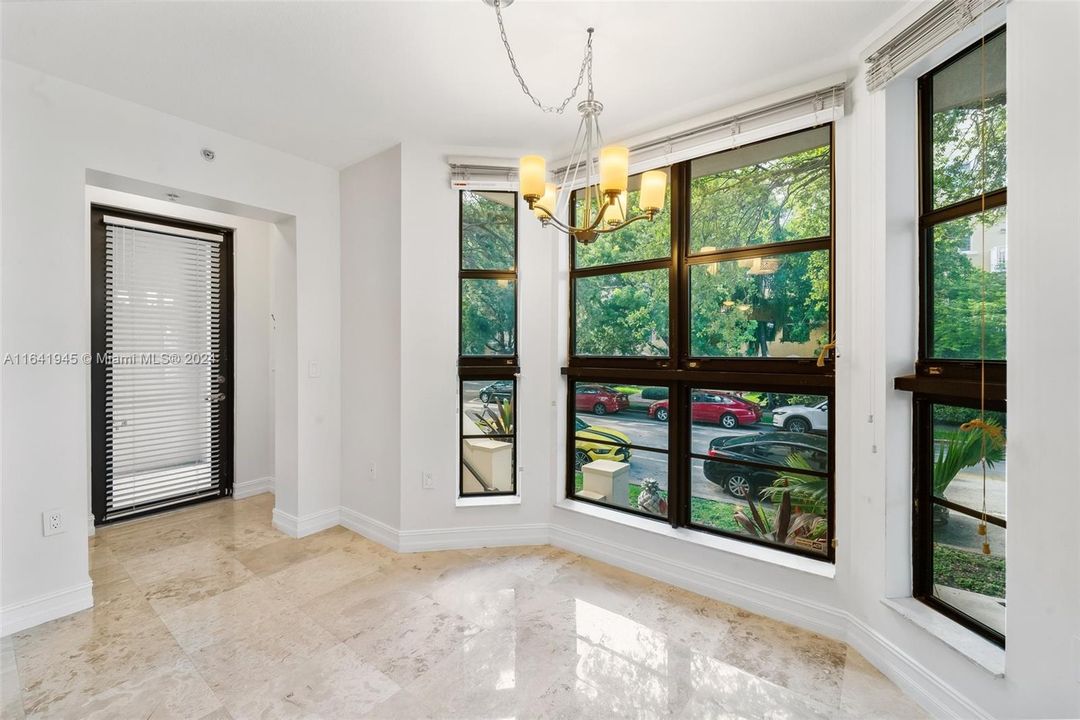 Recently Sold: $985,000 (3 beds, 3 baths, 1664 Square Feet)