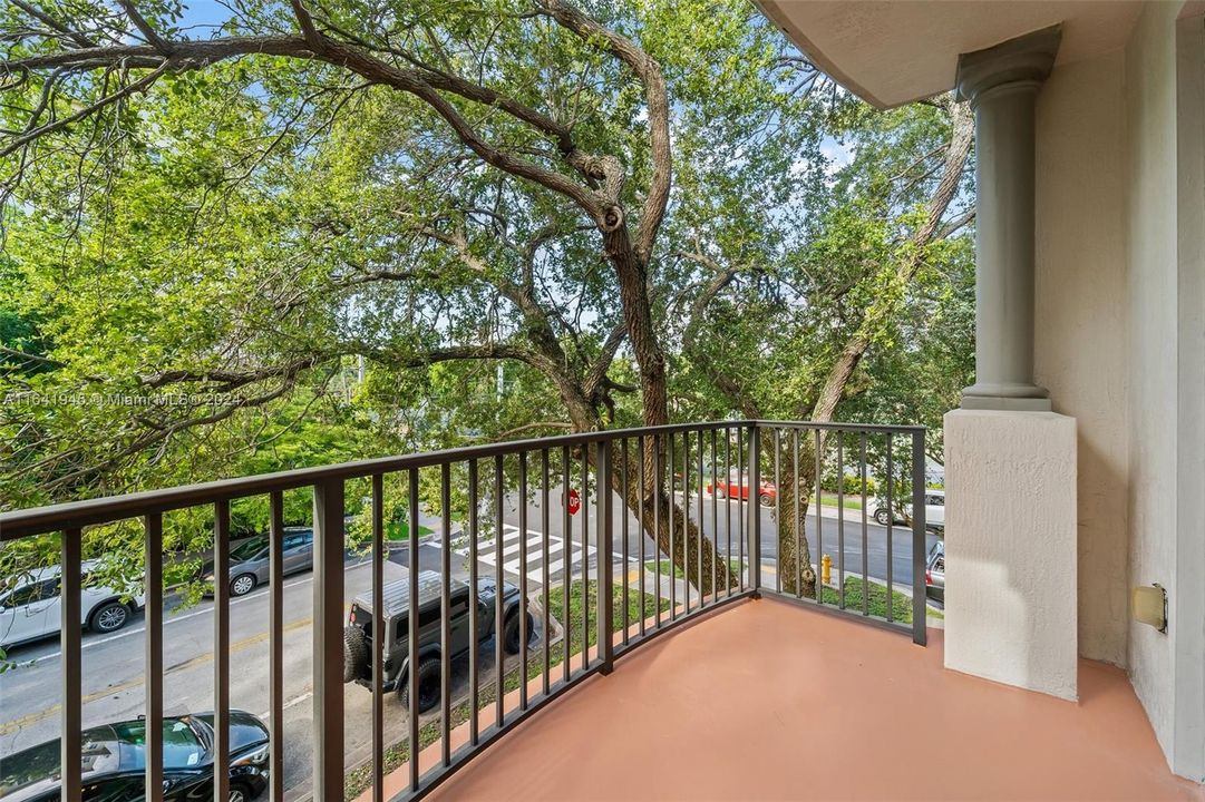 Recently Sold: $985,000 (3 beds, 3 baths, 1664 Square Feet)