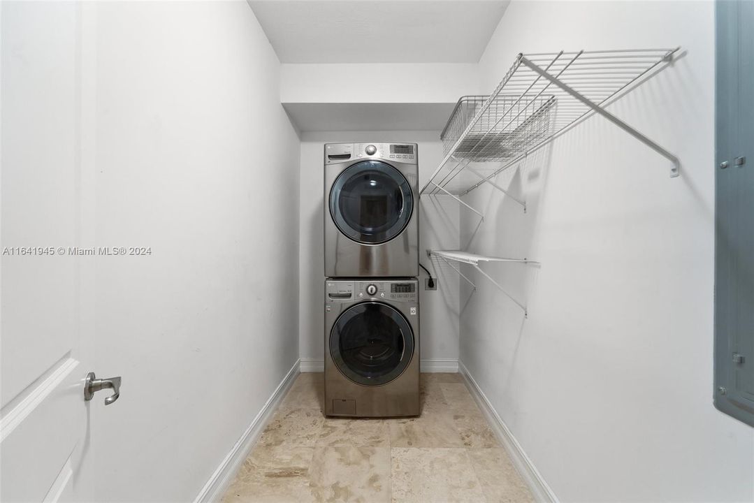 Recently Sold: $985,000 (3 beds, 3 baths, 1664 Square Feet)